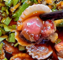 生腌血蚶，肉质脆嫩，汁水鲜红，补铁佳品
