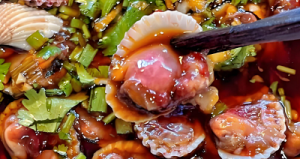 生腌血蚶，肉质脆嫩，汁水鲜红，补铁佳品
